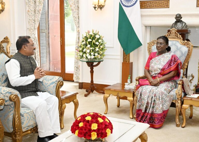 मुख्यमंत्री विष्णुदेव साय ने राष्ट्रपति द्रौपदी मुर्मु से की सौजन्य मुलाकात, ‘बस्तर पंडुम 2026’ में किया आमंत्रित.