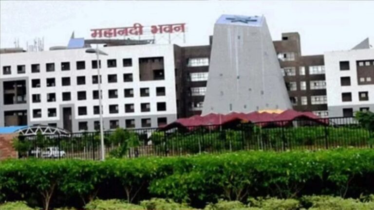 CG BREAKING : सरकार का कड़ा संदेश, OSD दुर्गेश धारे को पद से किया गया मुक्त